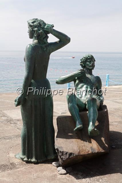 madere 44.JPG - Statues en bord de mer, Santa Cruz, Madère, Portugal